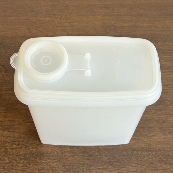 TUPPERWARE JUNIOR STORE N POUR CEREAL CONTAINER KEEPER #499 FLIP TOP SEAL #509 - Picture 5 of 13